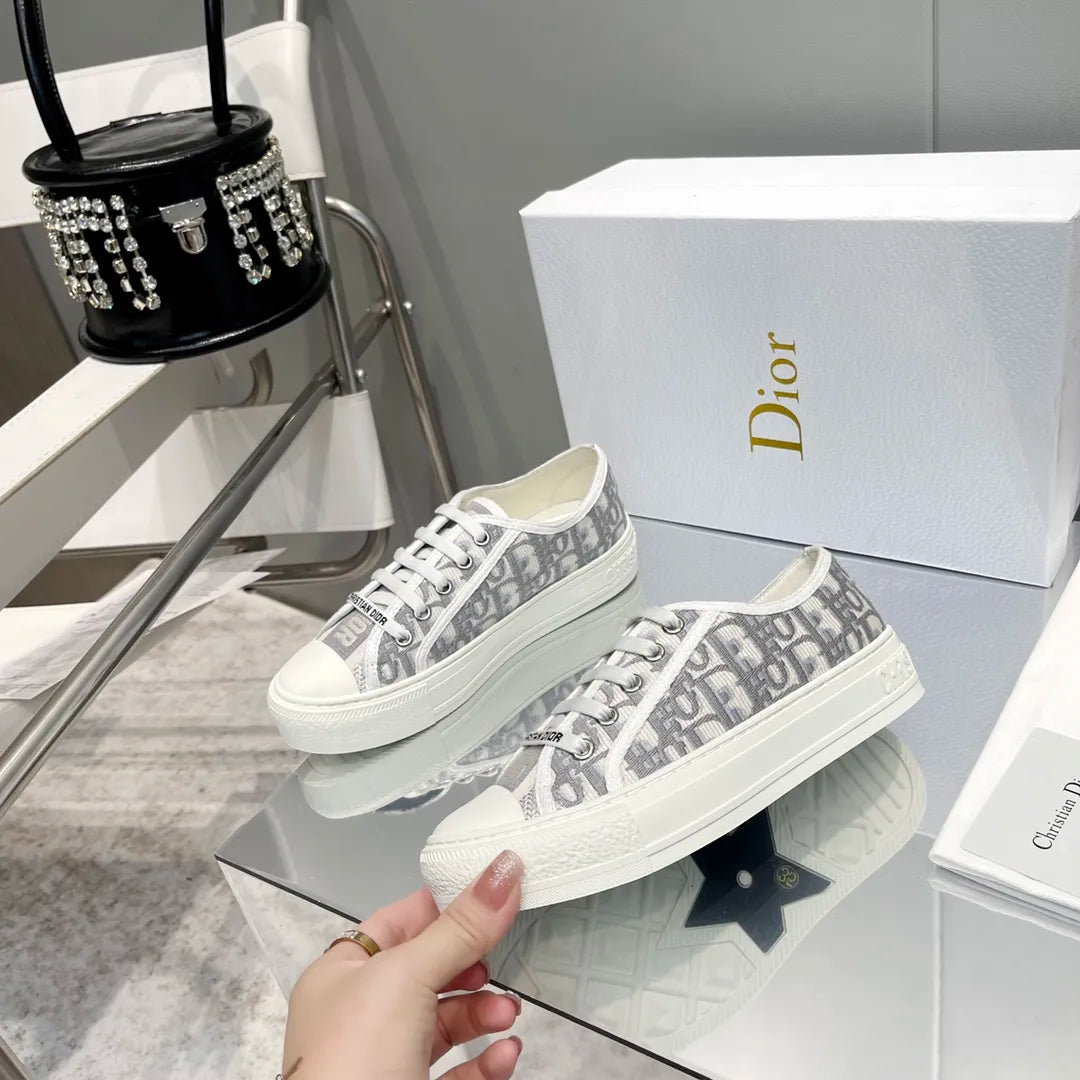 Women Sneakers U1219
