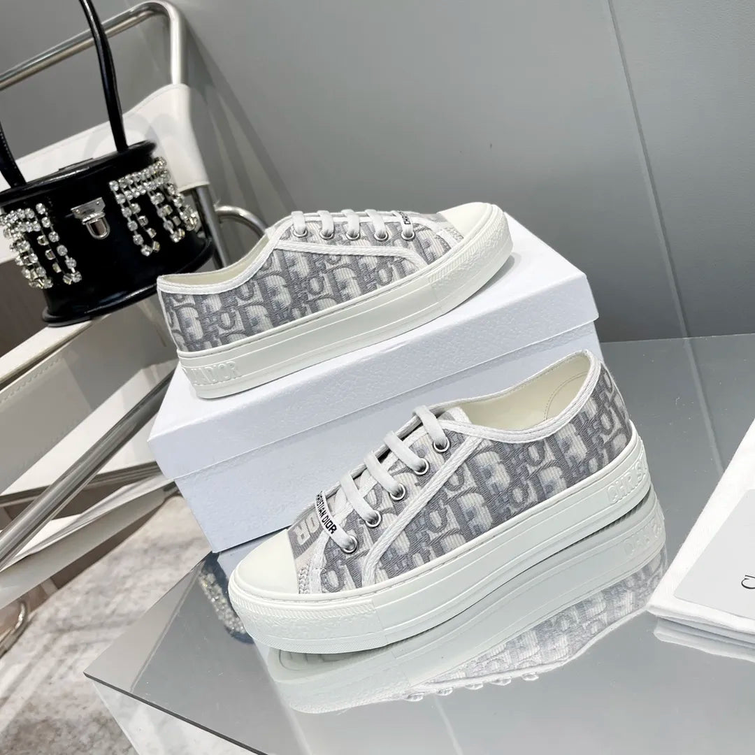 Women Sneakers U1219