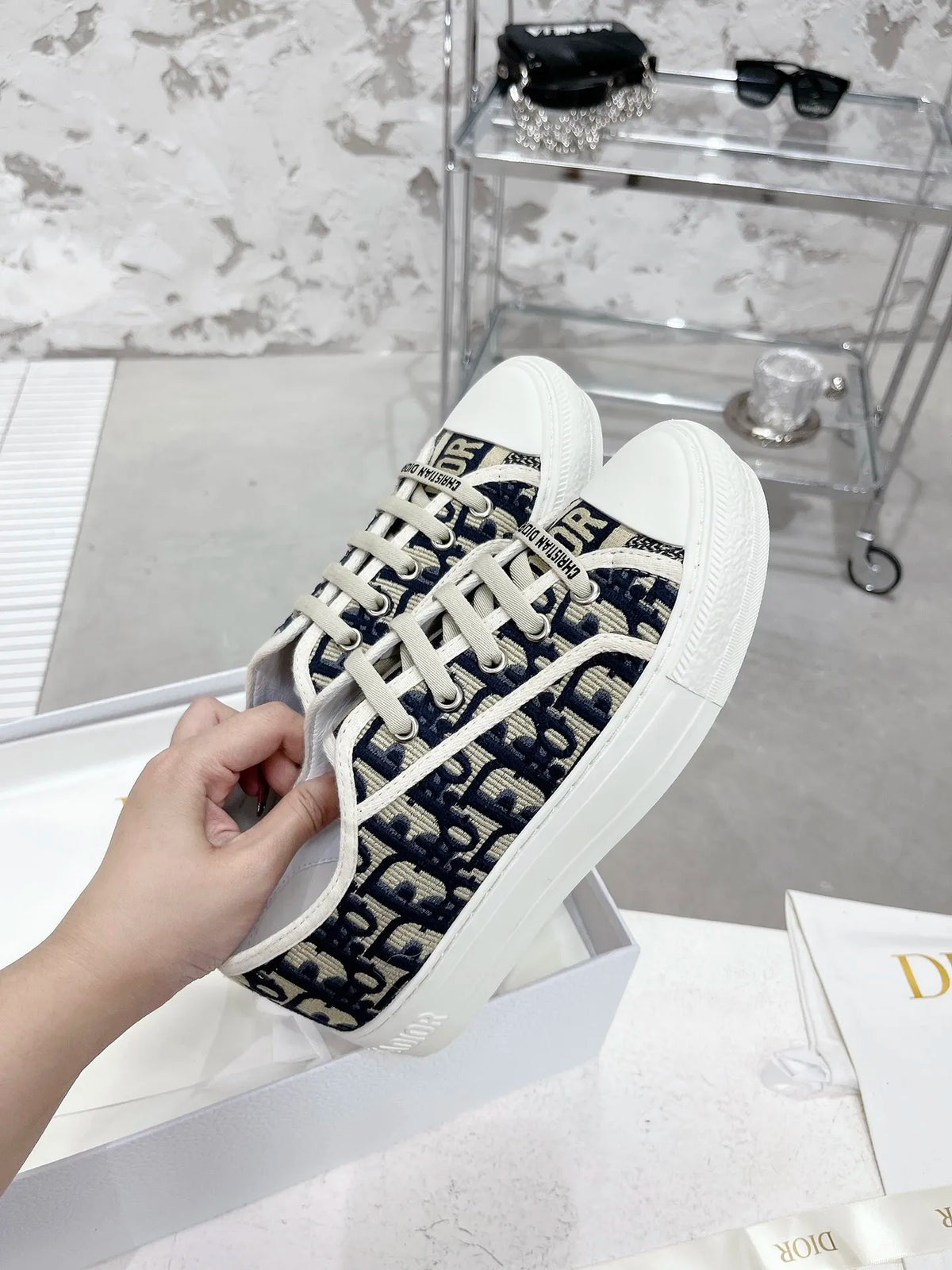 Women Sneakers U1219