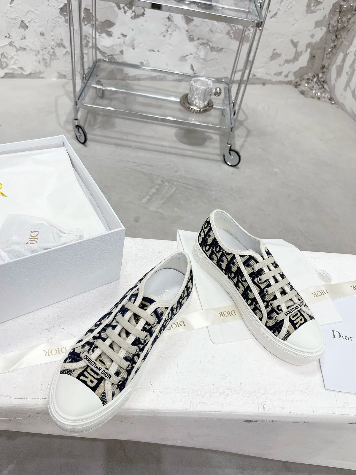 Women Sneakers U1219