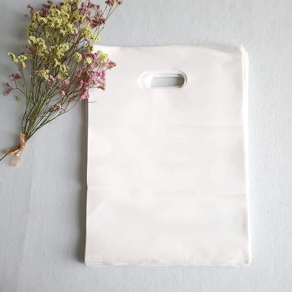 White Die Cut Handle Plastic Shopping Bags 500 Pack 15 x 18 x 4 Z5261