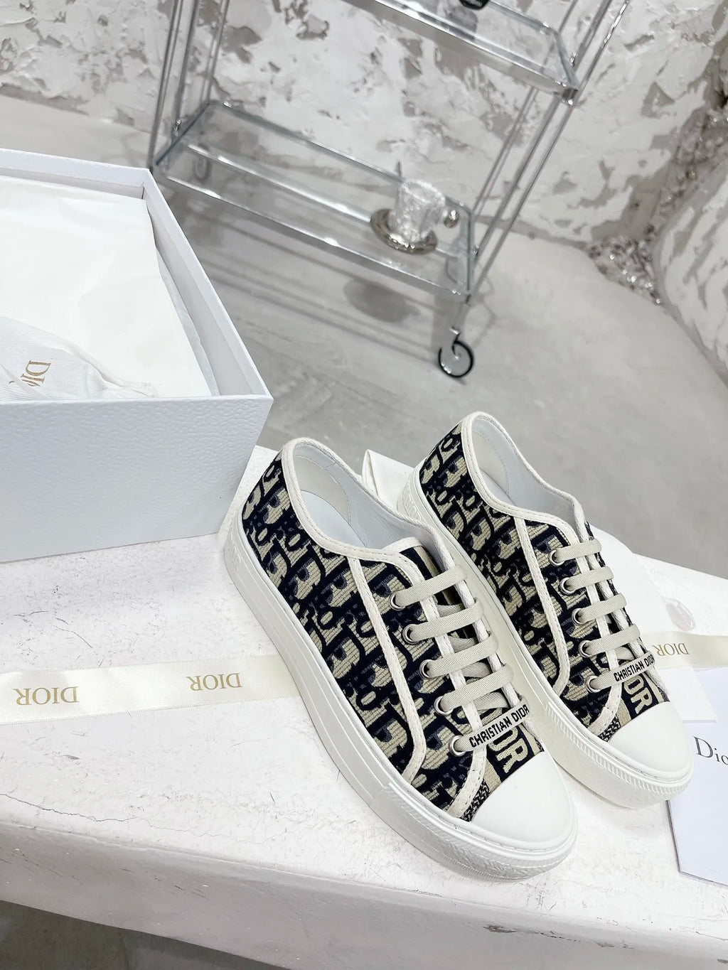 Women Sneakers U1219