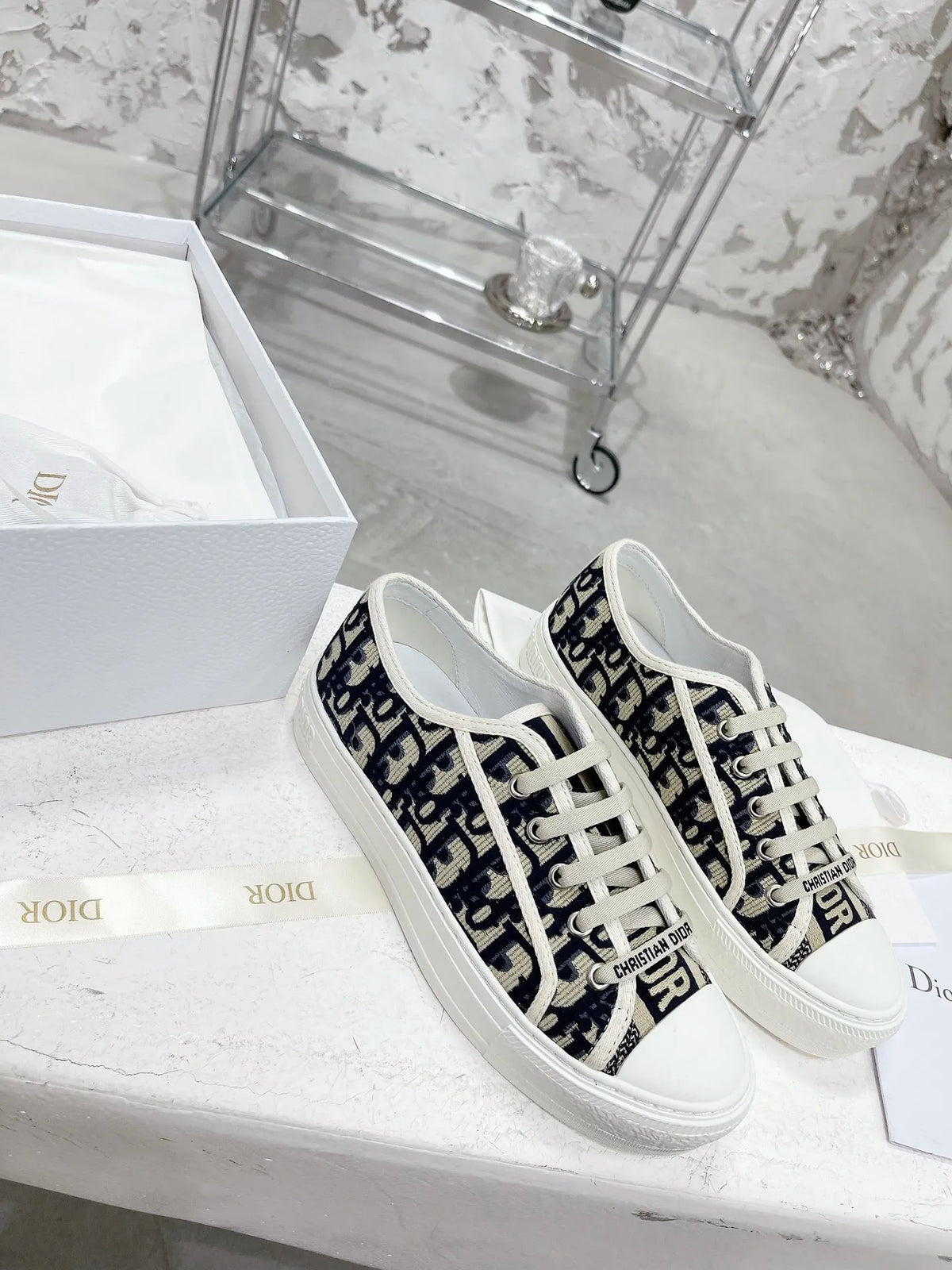 Women Sneakers U1219