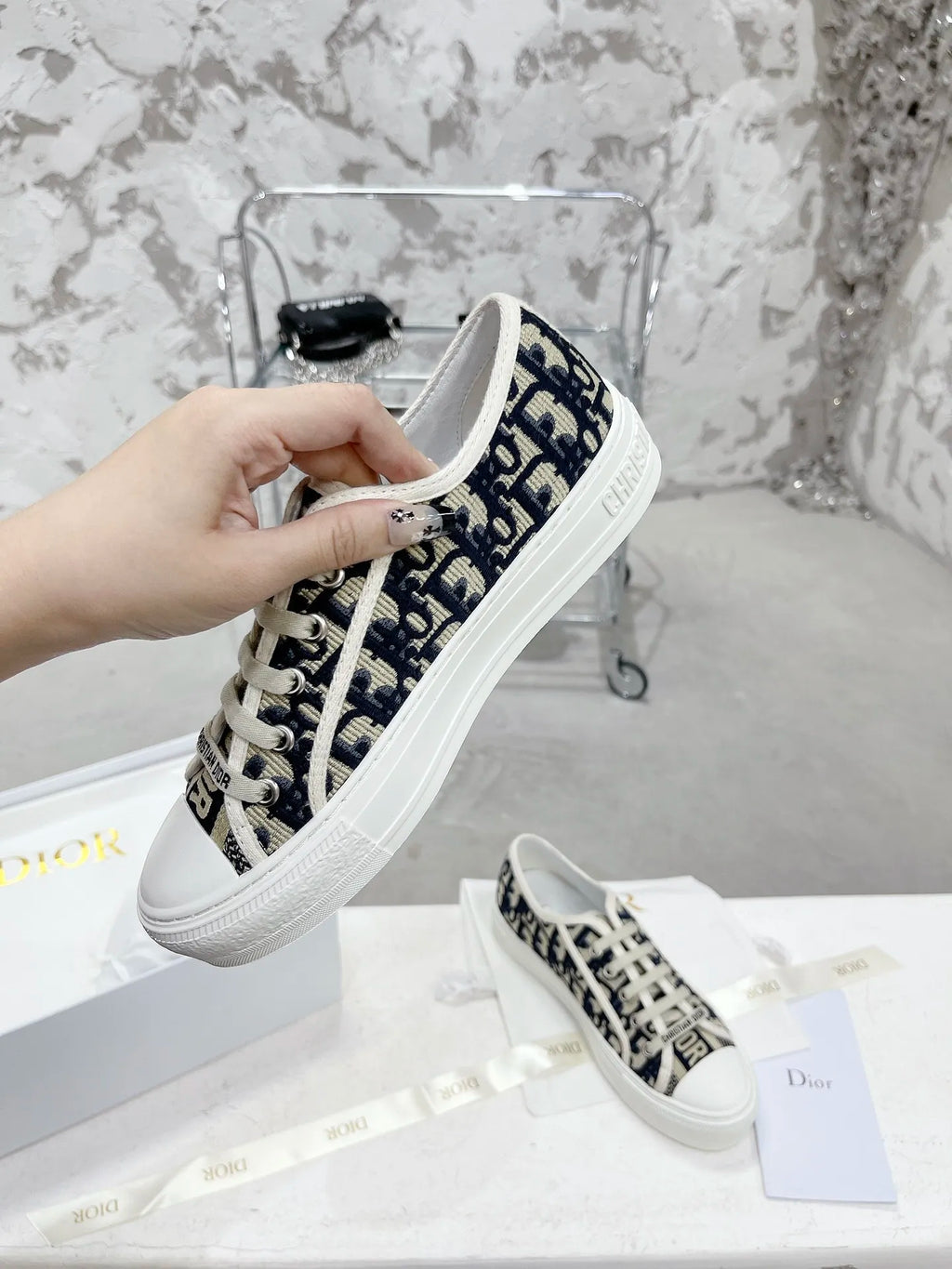 Women Sneakers U1219