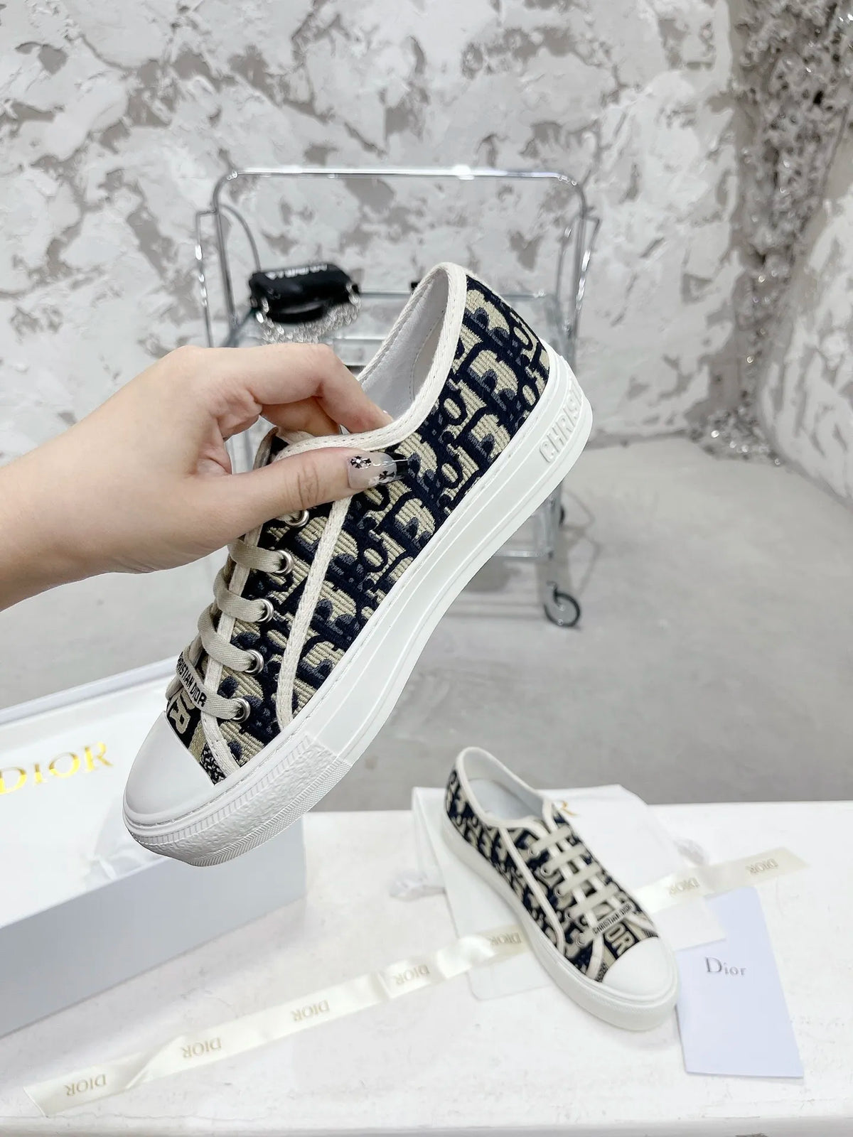 Women Sneakers U1219