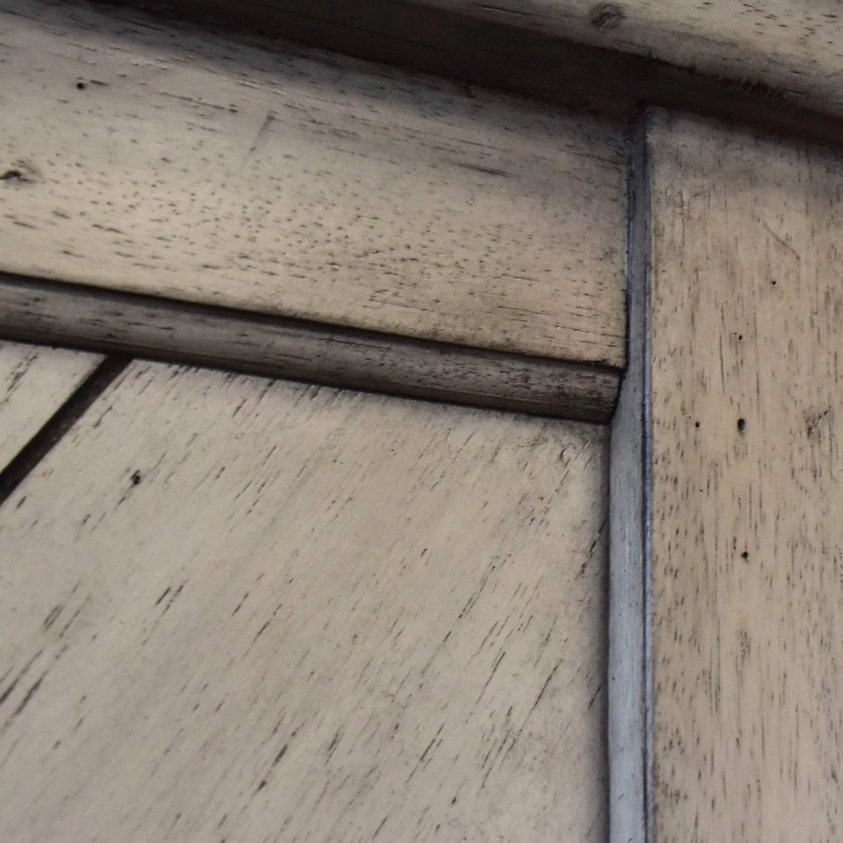 Rustic Ivory Queen Panel Bed V464533