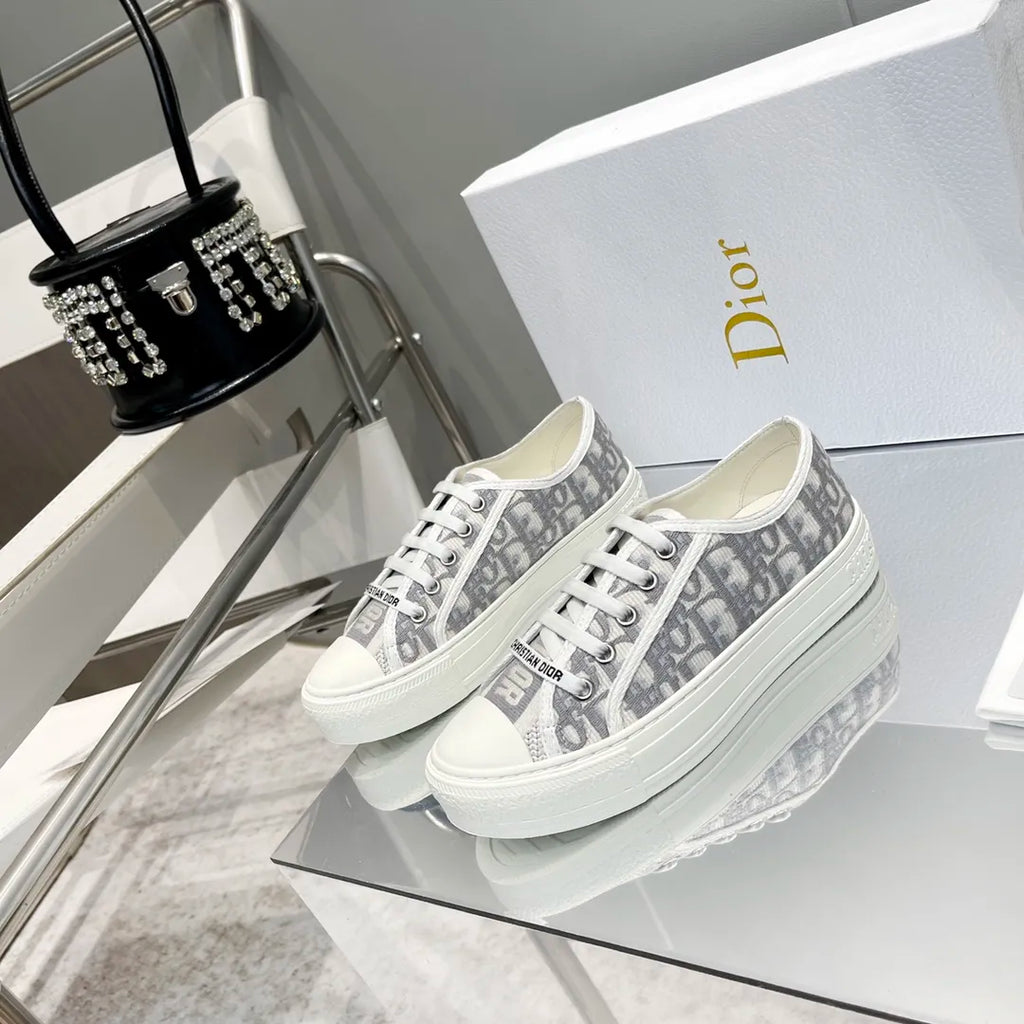 Women Sneakers U1219