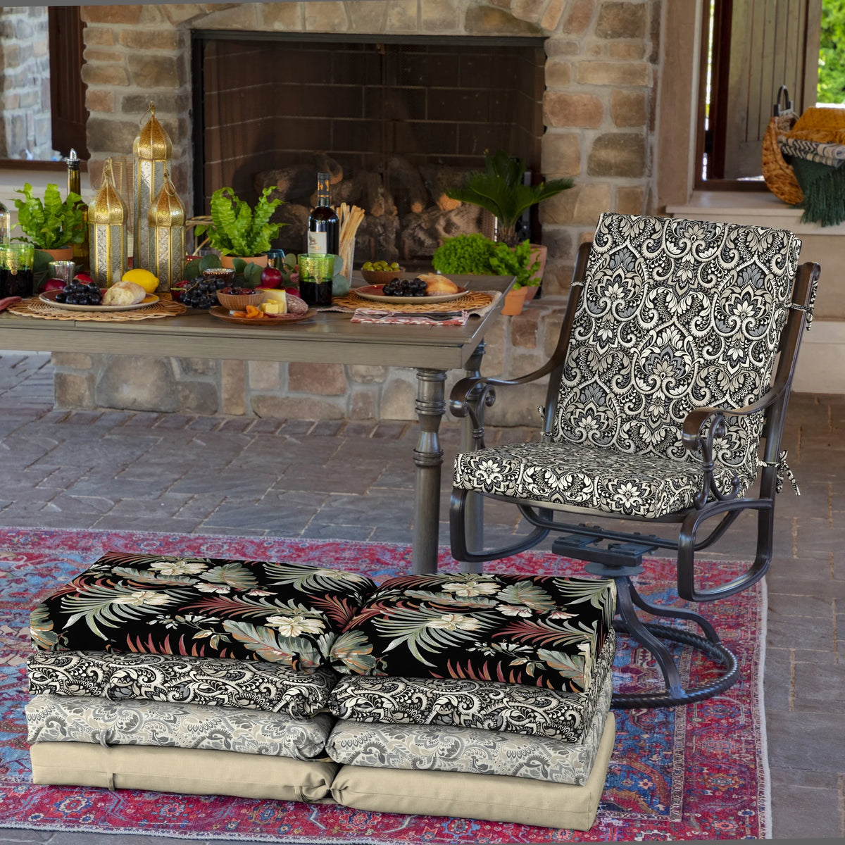 Black Damask Outdoor Dining Chair Cushion 20 x 20 Q475546